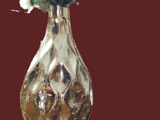 Vaza aurie vintage decoratiuni de epoca antichitati