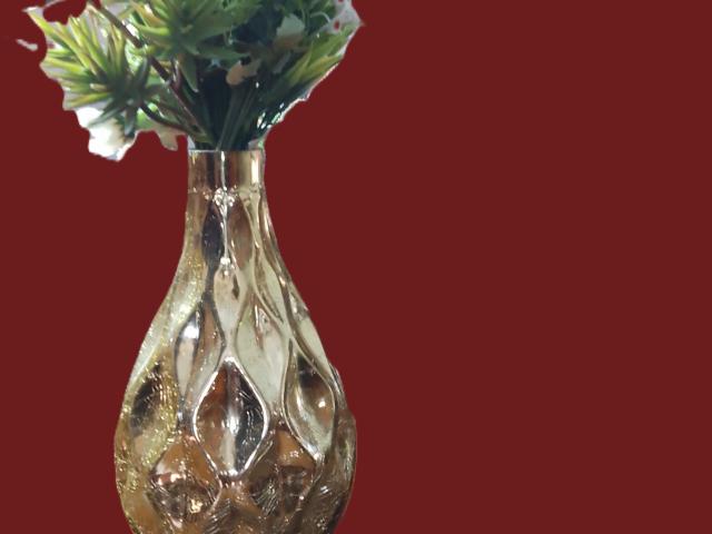 Vaza aurie vintage decoratiuni de epoca antichitati