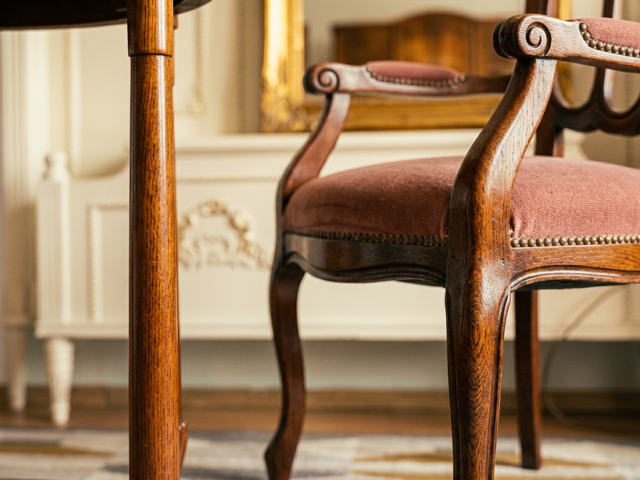 Masa vintage mobila veche de epoca mobilier antic retro antichitati