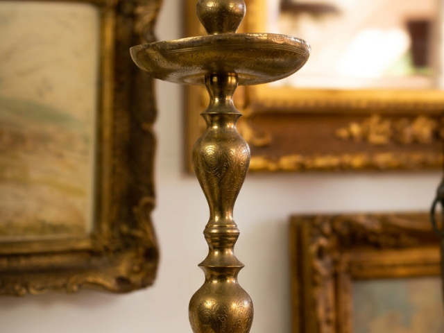 Sfesnic bronz mobila vintage epoca mobilier antic colectie