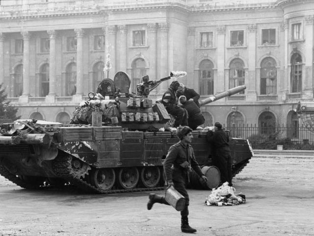 Poster vintage decoratiuni de colectie galerie antichitati, canvas  Revolutia 1989