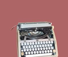 Masina scris vintage antica obiecte de colectie, decoratiuni de epoca antichitati