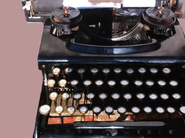 Masina scris vintage antica obiecte de colectie, decoratiuni de epoca antichitati