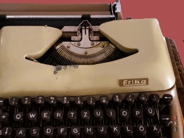 Masina de scris antica decoratiuni de epoca mobila vintage retro antichitati