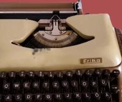 Masina de scris antica decoratiuni de epoca mobila vintage retro antichitati