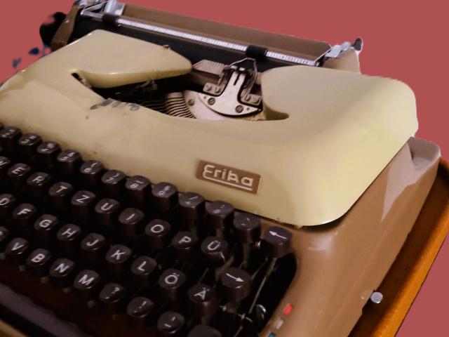 Masina de scris antica decoratiuni de epoca mobila vintage retro antichitati