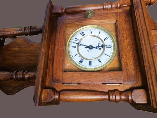Ceas cu contragreutati decoratiuni rustice antice vintage retro obiecte de colectie antichitati