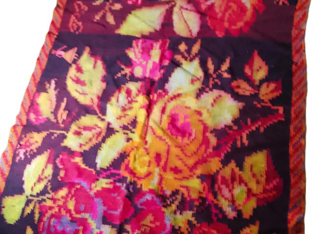 Covor lana taranesc vintage antic piese de epoca obiecte rustice traditionale antichitati