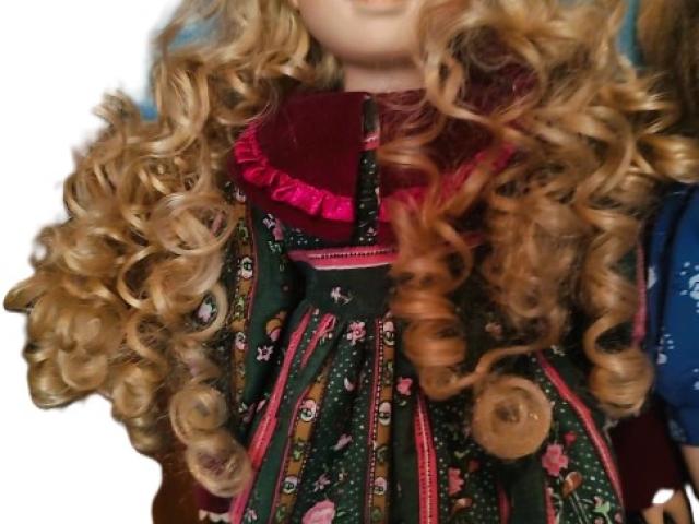 Păpușa antica vintage decoratiuni de epoca obiecte de epoca