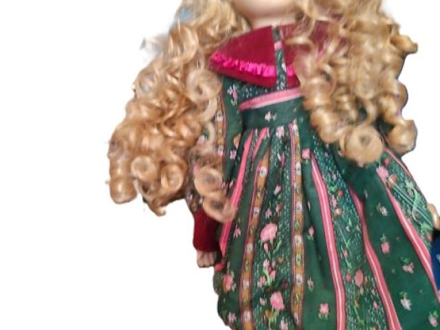 Păpușa antica vintage decoratiuni de epoca obiecte de epoca