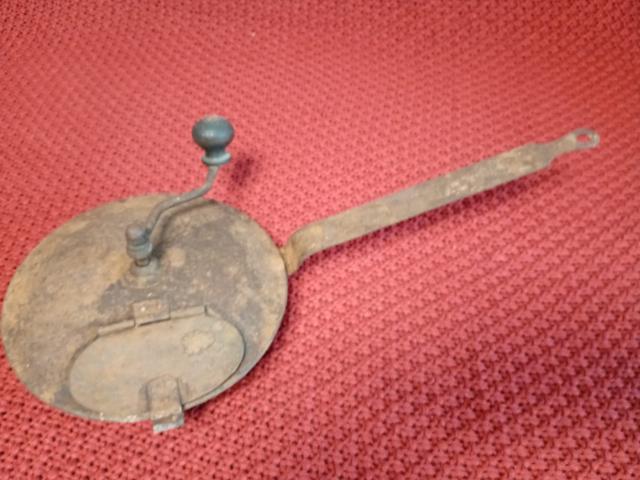 Rasnita vintage obiect de epoca decoratiune rustica antica gradina
