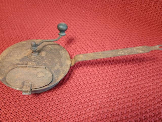 Rasnita vintage obiect de epoca decoratiune rustica antica gradina