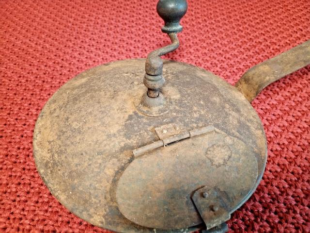 Rasnita vintage obiect de epoca decoratiune rustica antica gradina