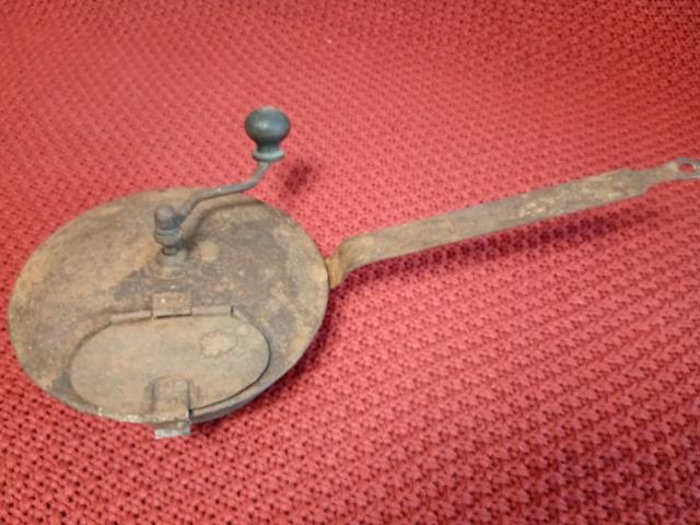 Rasnita vintage obiect de epoca decoratiune rustica antica gradina