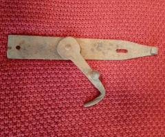 Incuietoare vintage obiect de epoca decoratiune rustica antica gradina