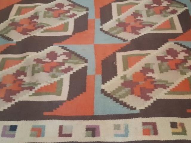Covor lana taranesc vintage antic piese de epoca obiecte rustice traditionale antichitati