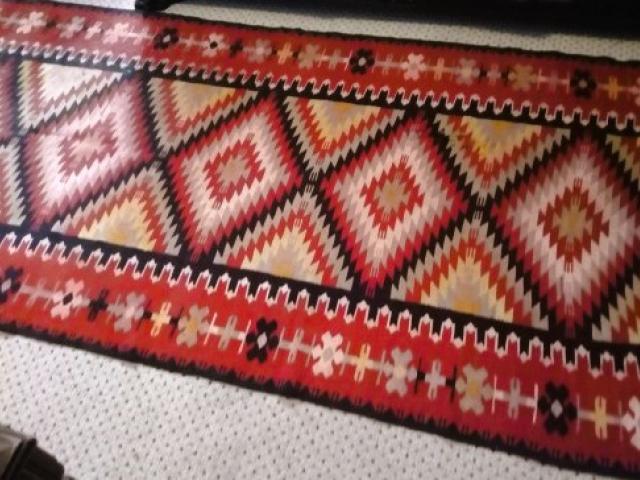 Covor lana taranesc vintage antic piese de epoca obiecte rustice traditionale antichitati