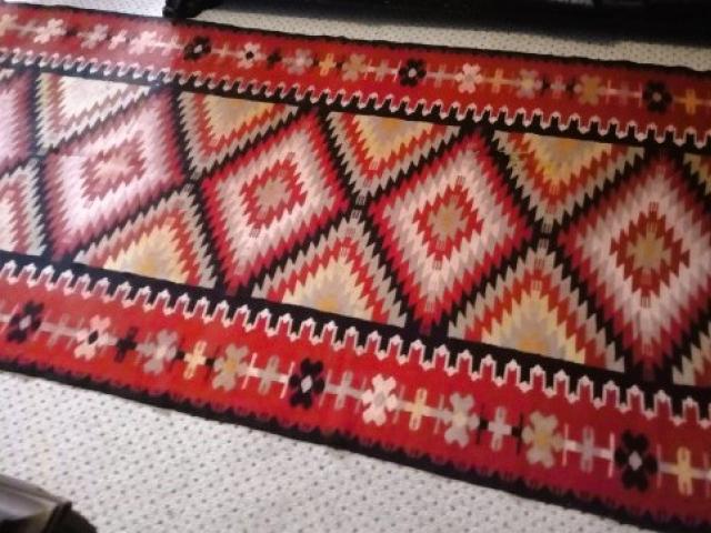 Covor lana taranesc vintage antic piese de epoca obiecte rustice traditionale antichitati