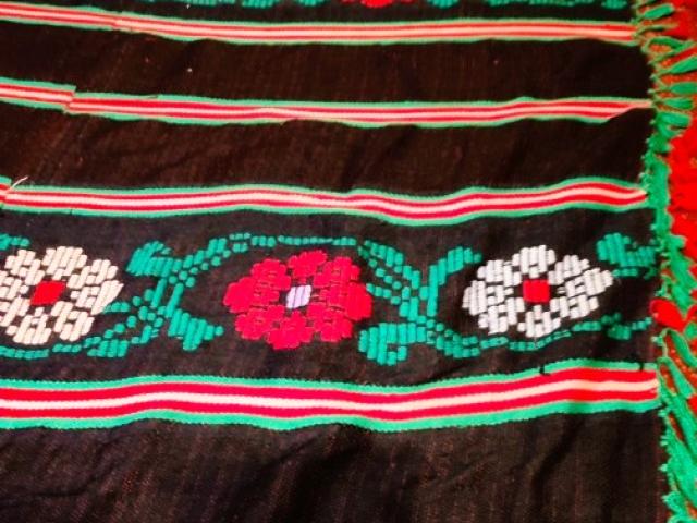 Covor lana taranesc vintage antic piese de epoca obiecte rustice traditionale antichitati