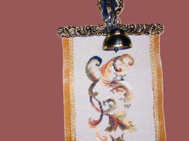 Clopotel cu stindard vintage decoratiuni de epoca obiecte de colectie antichitati