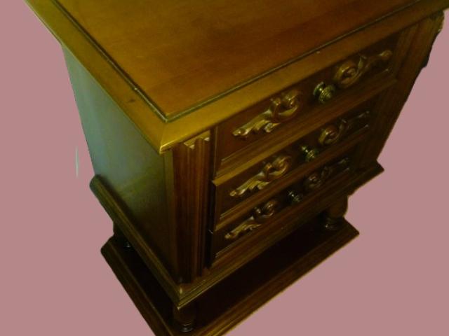 Comodina Renastere mobila antica de colectie mobilier de epoca antichitati