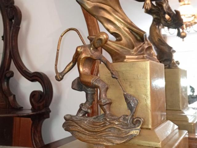 Statuie bronz decoratiuni de lux deosebite obiecte decor luxurios antichitati