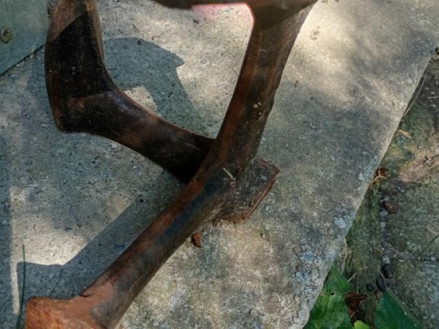 Cal cizmar Naftanaila  vintage obiecte de colectie gradina decor rustic foisor