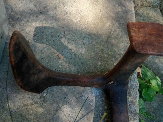 Cal cizmar Naftanaila  vintage obiecte de colectie gradina decor rustic foisor