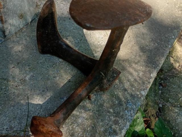 Cal cizmar Naftanaila  vintage obiecte de colectie gradina decor rustic foisor