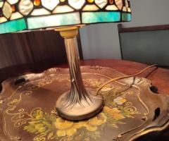 Veioza Tiffanny iluminat vintage retro decoratiuni antice de colectie