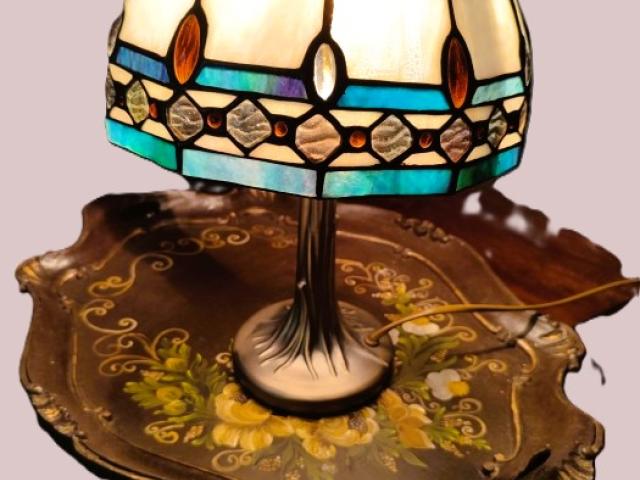 Veioza Tiffanny iluminat vintage retro decoratiuni antice de colectie